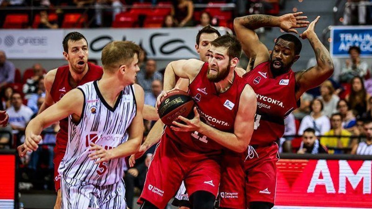 El Tecnyconta disputando el partido de hoy.-TWITTER TECNYCONTA ZARAGOZA