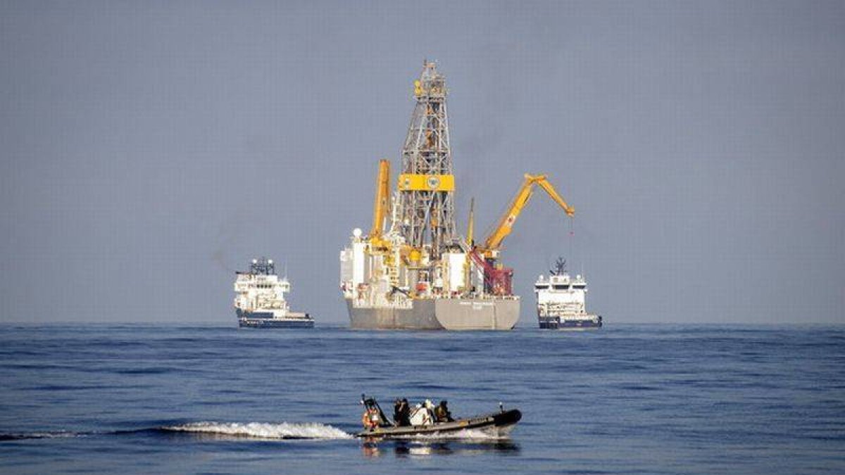 Sondeos petrolíferos al este de las islas de Lanzarote y Fuerteventura.-Foto: EFE