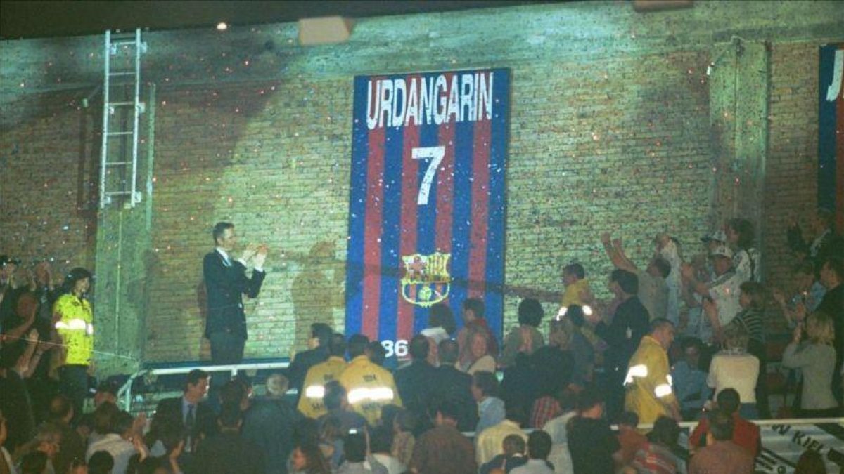 Urdangarín, el día en que se retiró su camiseta en el Palau.-