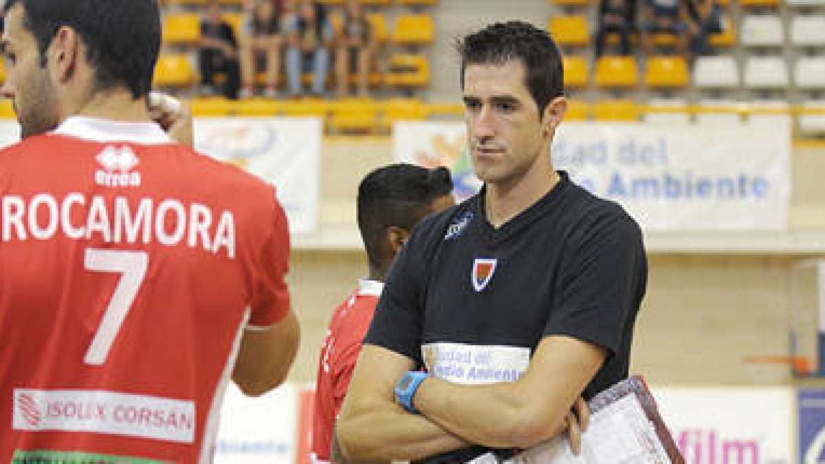 Moltó asegura que sus jugadores están 'ansiosos' por comenzar la temporada. / VALENTÍN GUISANDE-