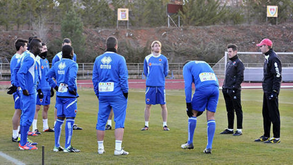 El Numancia regresó ayer a los entrenamientos. / D. Mayor-