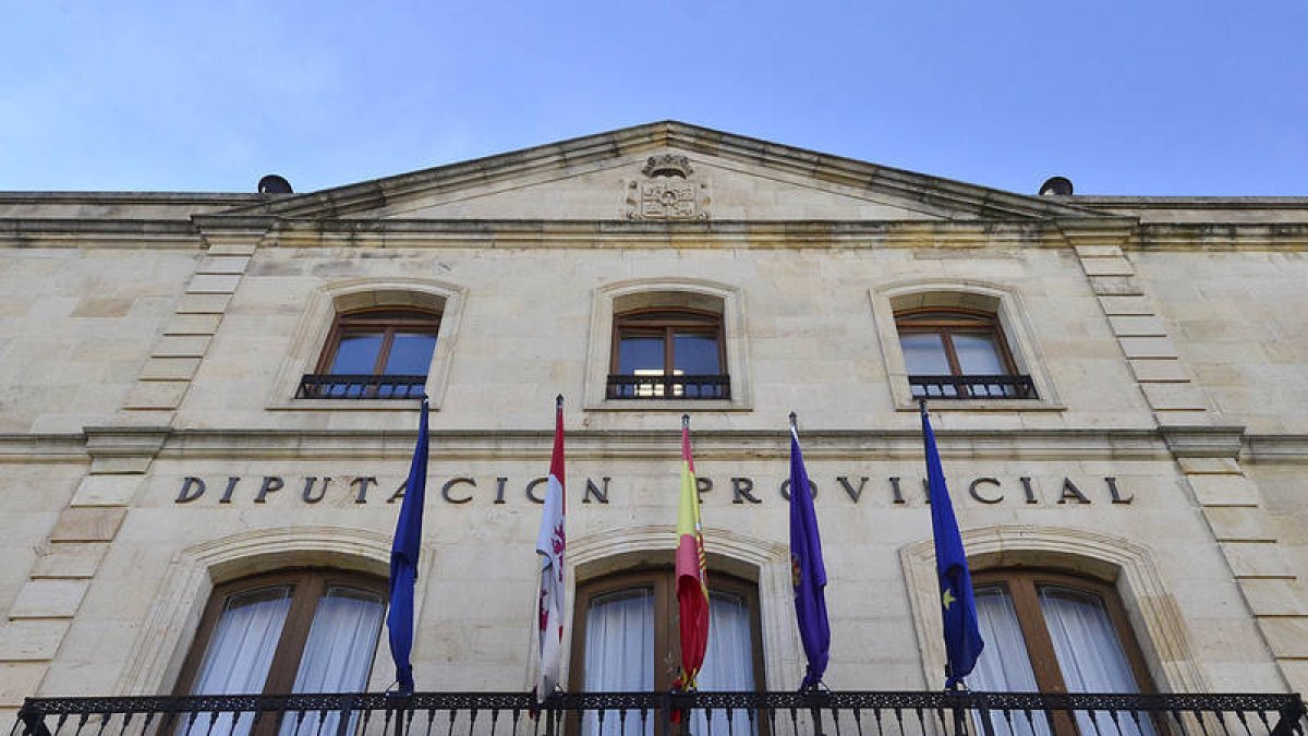 Fachada de la Diputación Provincial de Soria. / Á.M.-