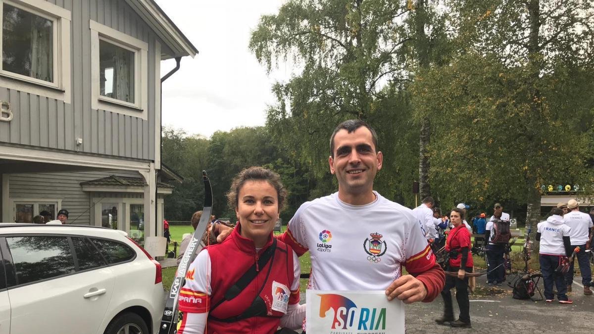 Raquel Frías y Álvaro Buberos posan en Gotemborg con el cartel de Soria Ciudad Europea del Deporte 2019.-HDS