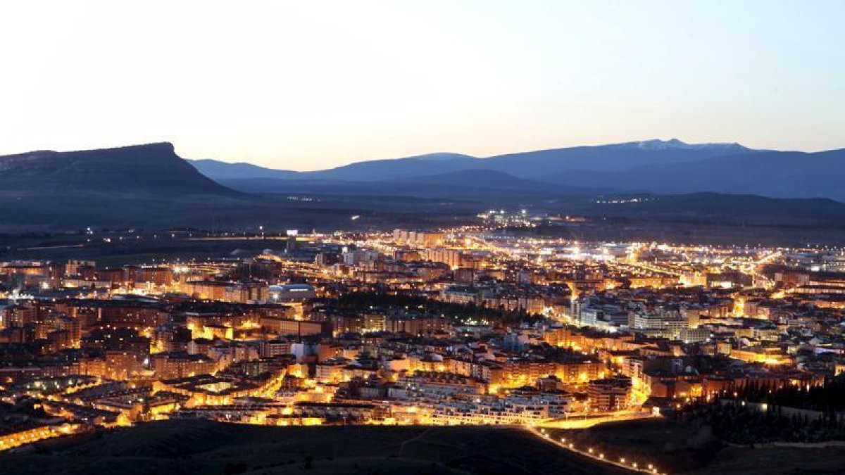 Imagen nocturna de la capital.-Luis Ángel Tejedor