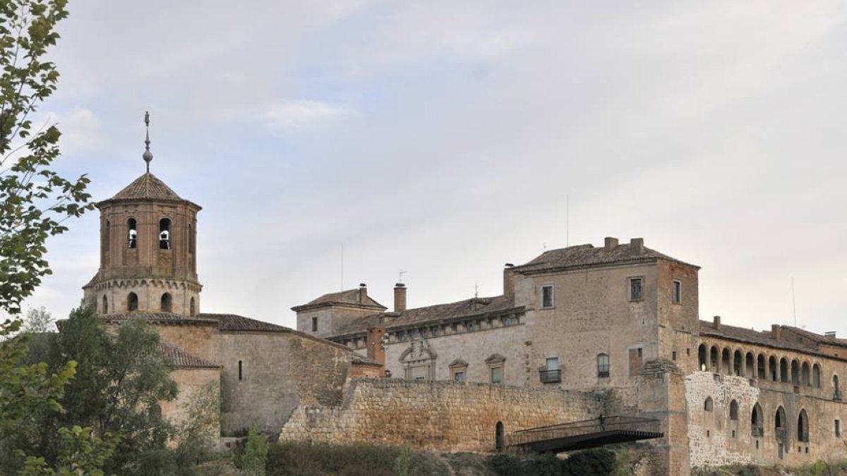 Panorámica de las murallas de Almazán.-V. Guisande