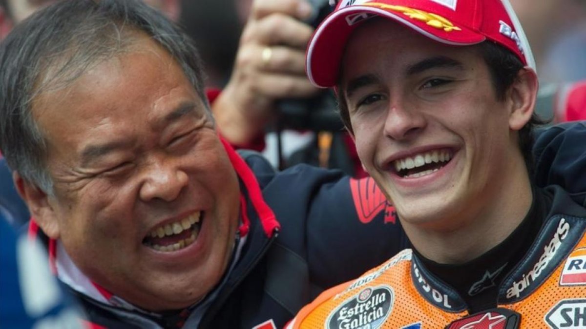 Marc Márquez, junto al jefe de Honda, Shuhei Nakamoto.-MIRCO LAZZARI