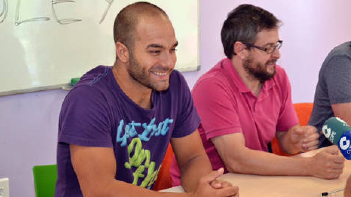 Mario Segura en la presentación como jugador soriano.-