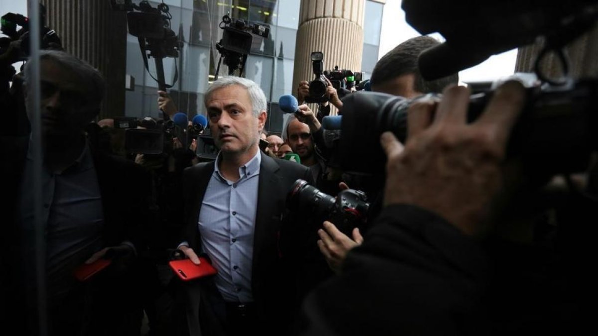 José Mourinho, en el Juzgado de Pozuelo de Alarcón.-/ DAVID CASTRO