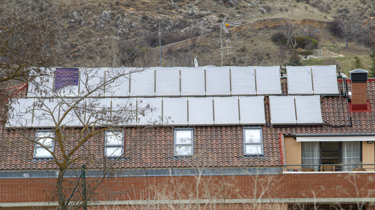 Placas solares en viviendas de Soria. MARIO TEJEDOR