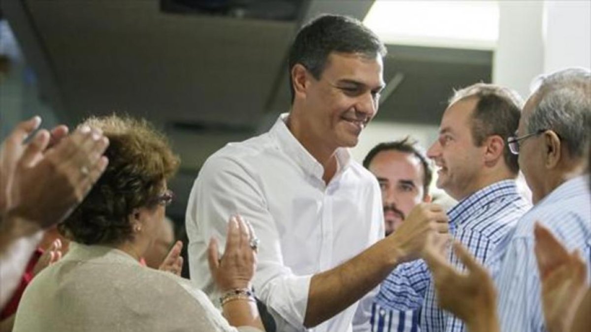 Pedro Sánchez, ayer, a su llegada al acto de apertura del curso político en Badajoz.-EFE / OTO