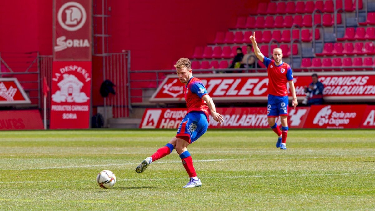 El Numancia juega hoy en Los Pajaritos ante el Tarazona. MARIO TEJEDOR