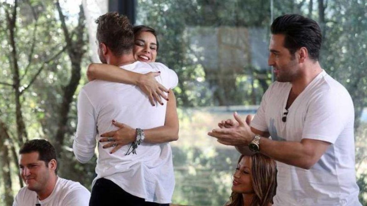 Bisbal y Chenoa, abrazándose, en 'OT: el reencuentro'.-RTVE