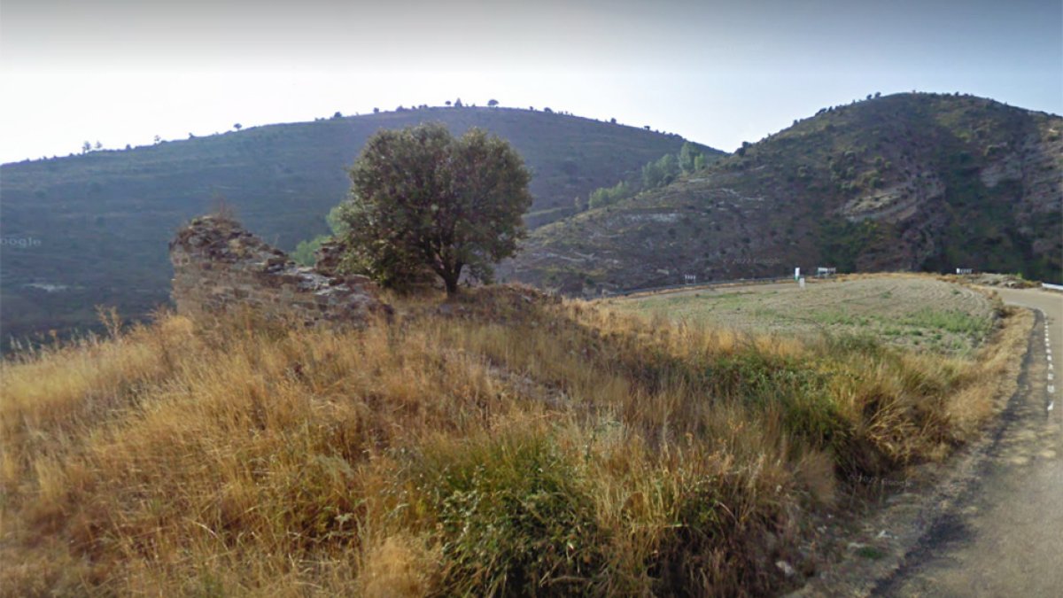 Restos de la ermita de San Miguel en Magaña.-HDS