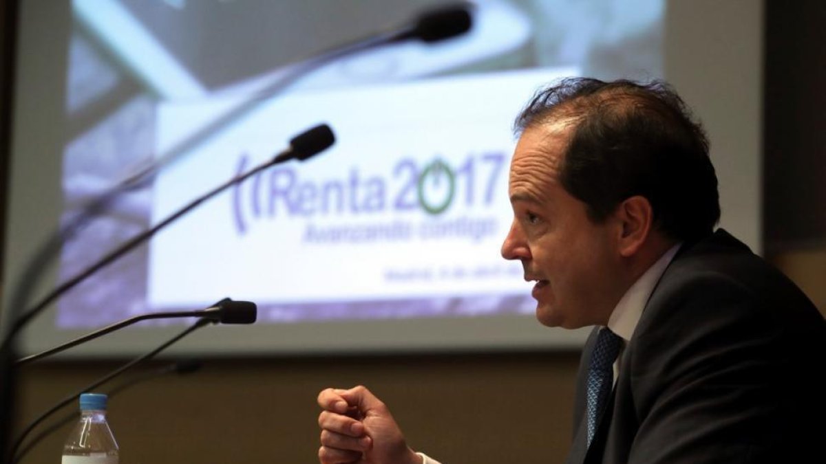 La Agencia Tributaria ha tasado en 9.468 los millones de euros, el 5,3% menos que en la campaña pasada, que retornará de su declaración a 13,77 millones de contribuyentes.-/ J.J.GUILLEN (EFE)