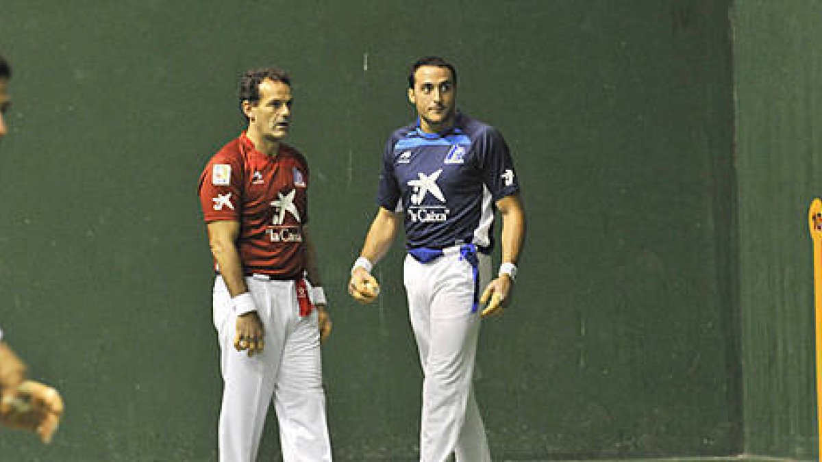 Titín III y Martínez de Irujo durante un encuentro en Soria. / VALENTÍN GUISANDE-