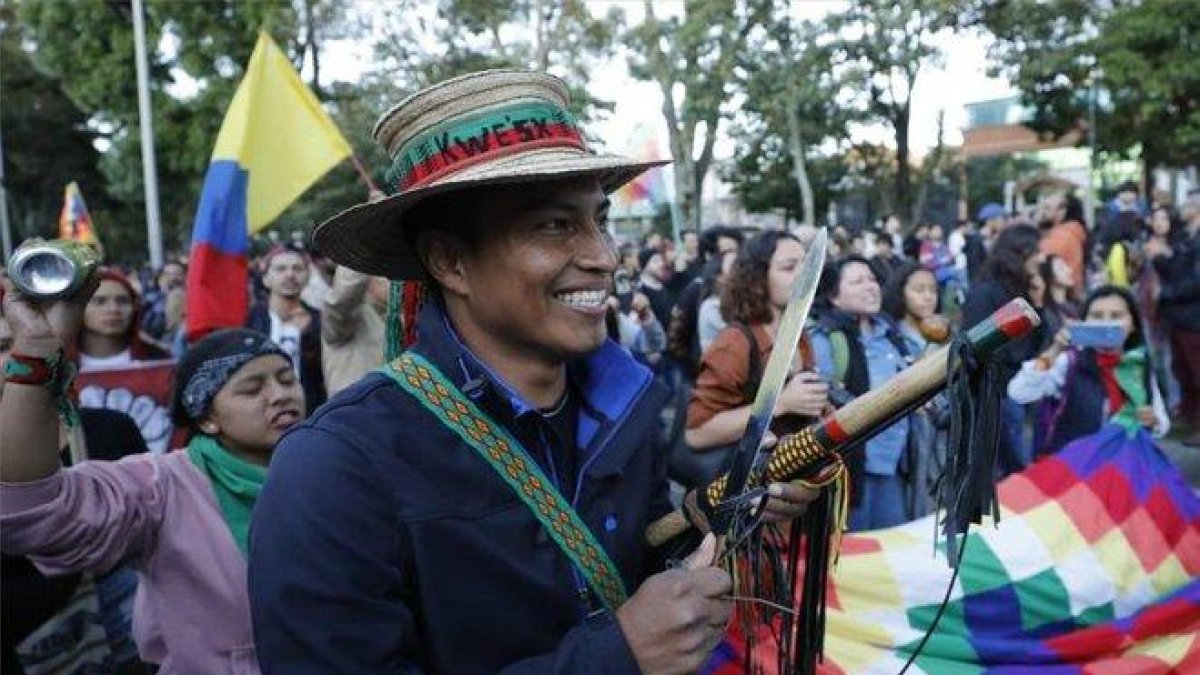 Indígenas colombianos participan en las protestas sociales.-EFE