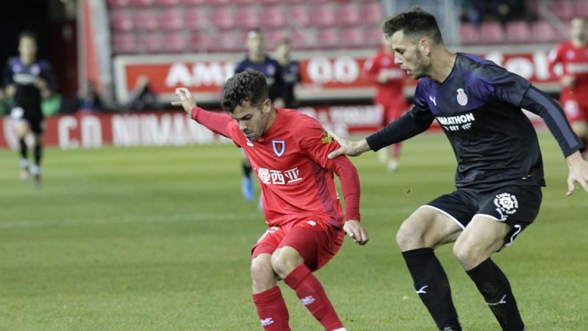 Curro Sánchez será una de las principales referencias del juego ofensivo del Numancia esta noche en Cádiz.-Luis Ángel Tejedor
