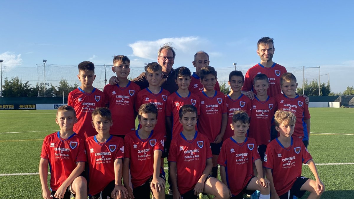 Reconocimiento al equipo benjamín del Numancia en la Ciudad Deportiva. HDS