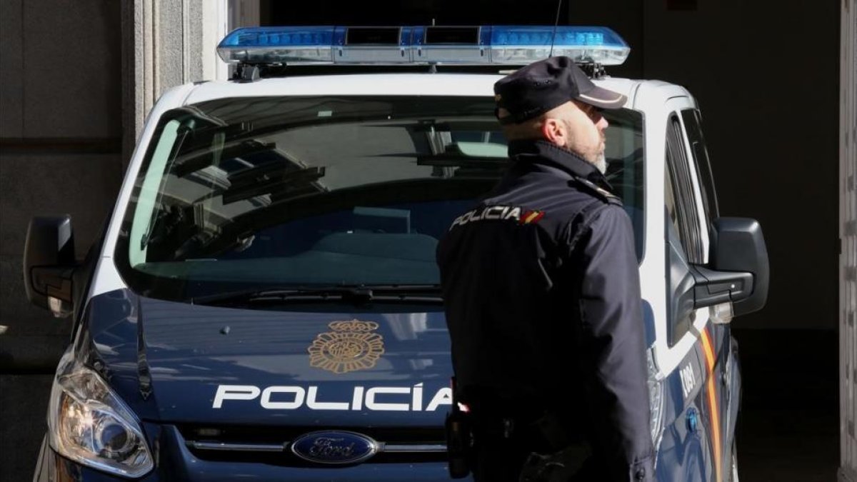 Furgon que traslada a Jordi Sánchez a la Audiencia-DAVID CASTRO