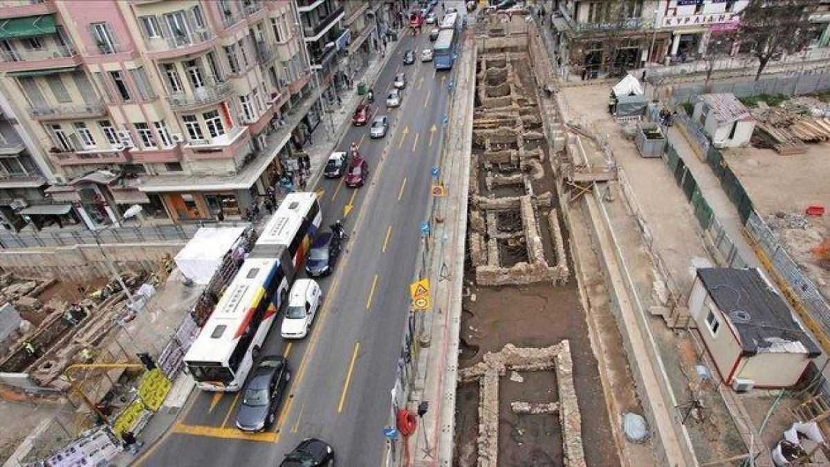 Tramo de la antigua vía romana en Salónica que Mitsozakis quiere trasladar para acabar el metro.-EFE / MINISTERIO DE CULTURA DE GRECIA