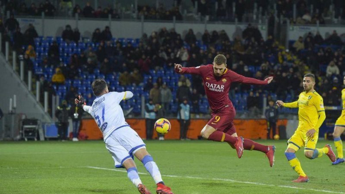 Edin Džeko fue el héroe del partido al marcar dos tantos-AS ROMA