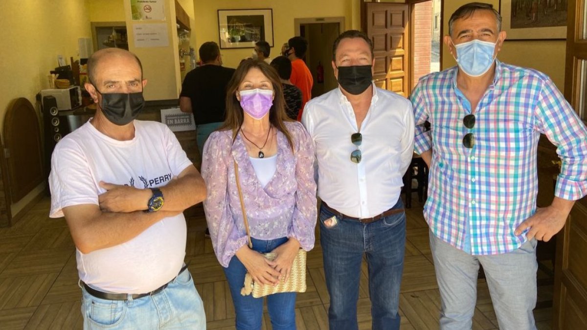 A la derecha, el diputado Antonio Pardo, junto con el alcalde y otras autoridades.-HDS