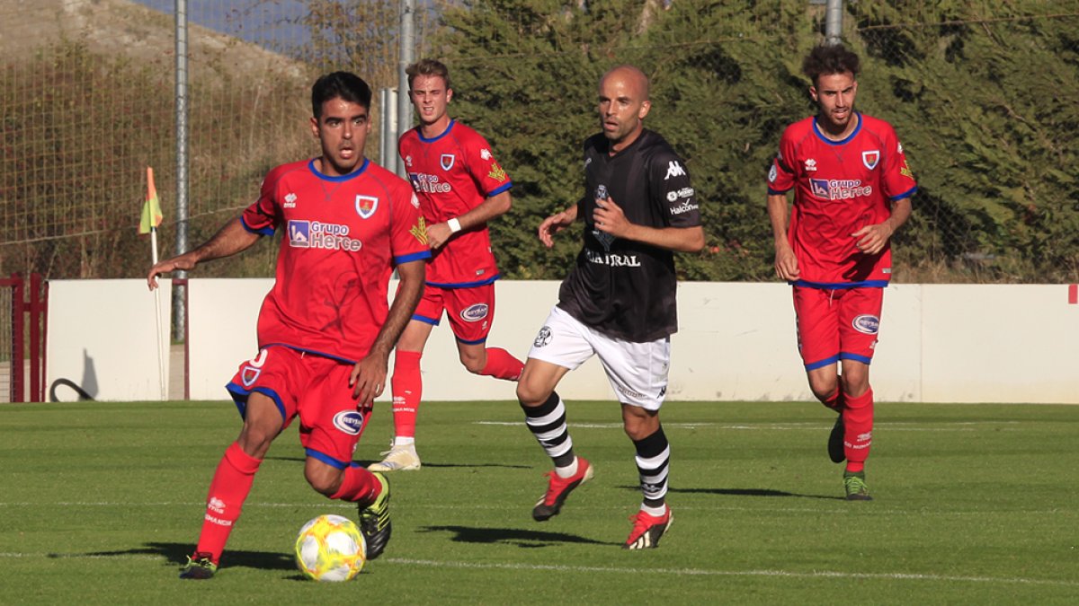 Imagen de un partido del Numancia B esta temporada. MARIO TEJEDOR