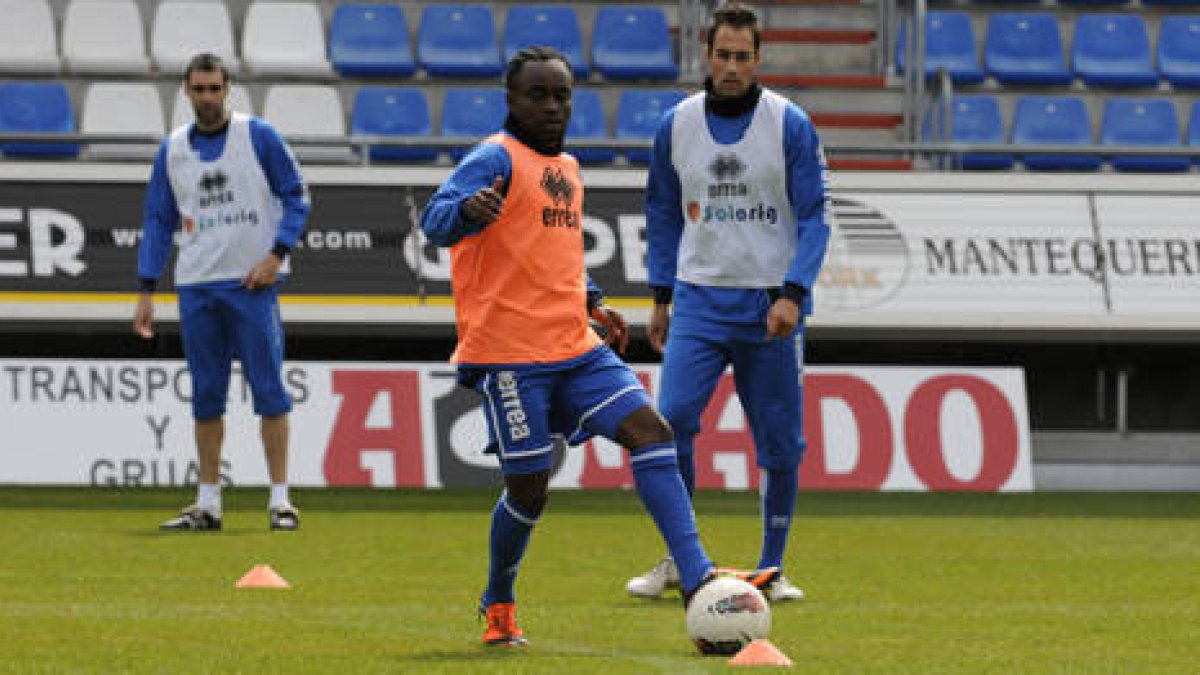 Cedrick y Pavón serán titulares ante el Villarreal B. / V. Guisande-