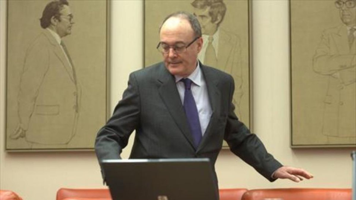 El gobernador del Banco de España, Luis María Linde.-DAVID CASTRO