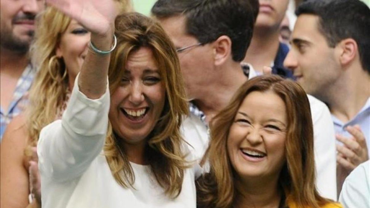 La presidenta del comité federal del PSOE, Verónica Pérez, junto a Susana Díaz, en un acto de partido en Sevilla.-EFE / RAÚL CARO