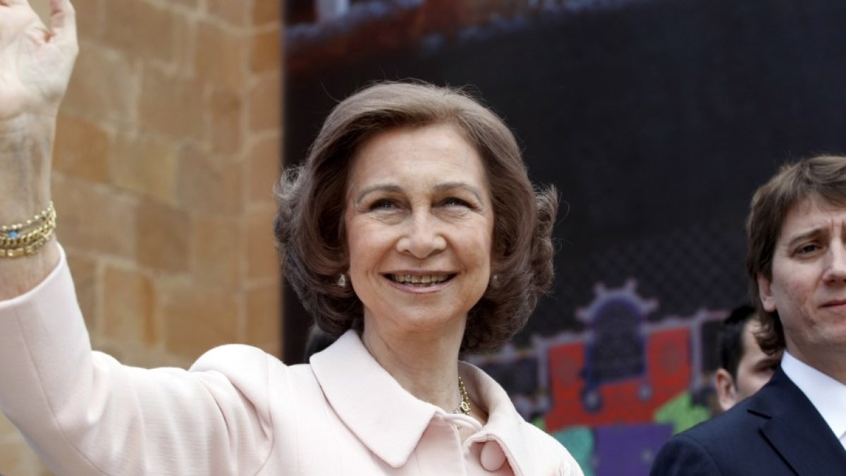La Reina Sofía saluda junto al alcalde de Soria en la inauguración de Las Edades del Hombre en 2009. HDS