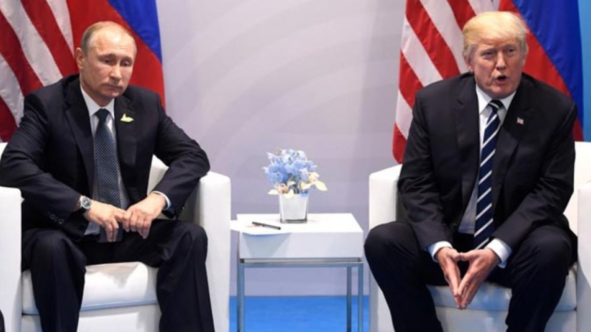 Vladimir Putin y Donald Trump, en la reunión del G-20 en Hamburgo.-SAUL LOEB / AFP
