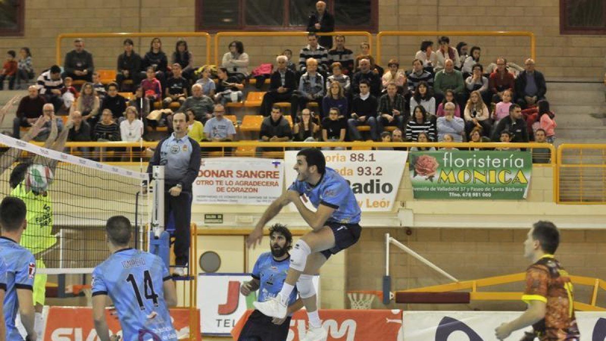 El Río Duero disputa mañana en Los Pajaritos un partido importante frente al Vecindario.-VALENTÍN GUISANDE