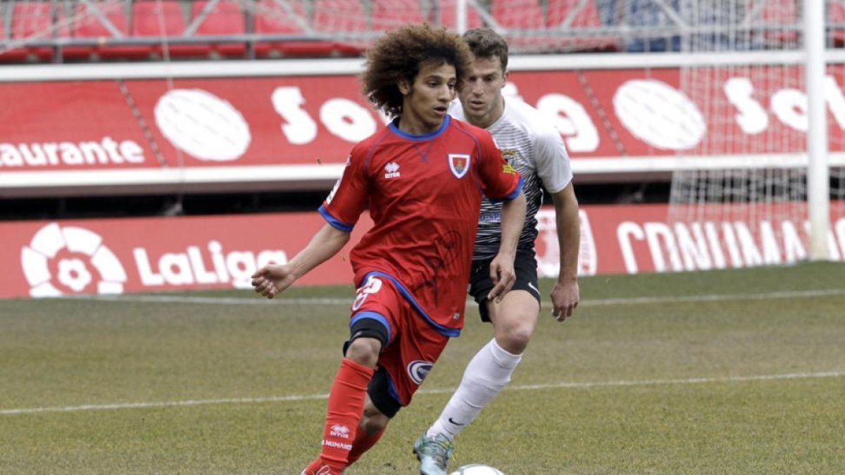 Ali Alnemer se estrenó con buena nota con los colores numantinos ante el Burgos.-Luis Ángel Tejedor