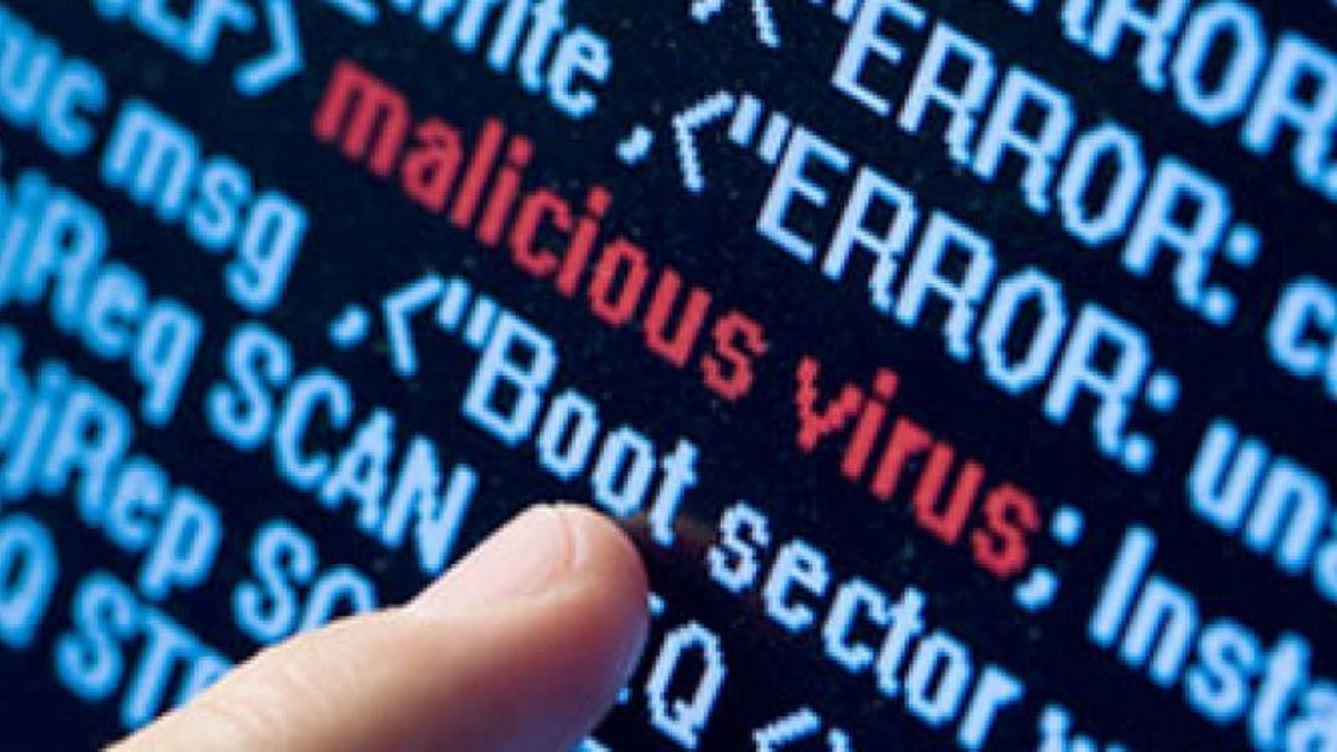 Detección de un virus informático en una pantalla.-