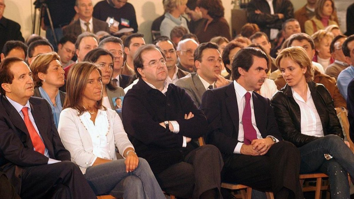 Con los presidentes Aznar y Herrera, en un acto en Segovia en 2003.-- KAMARERO