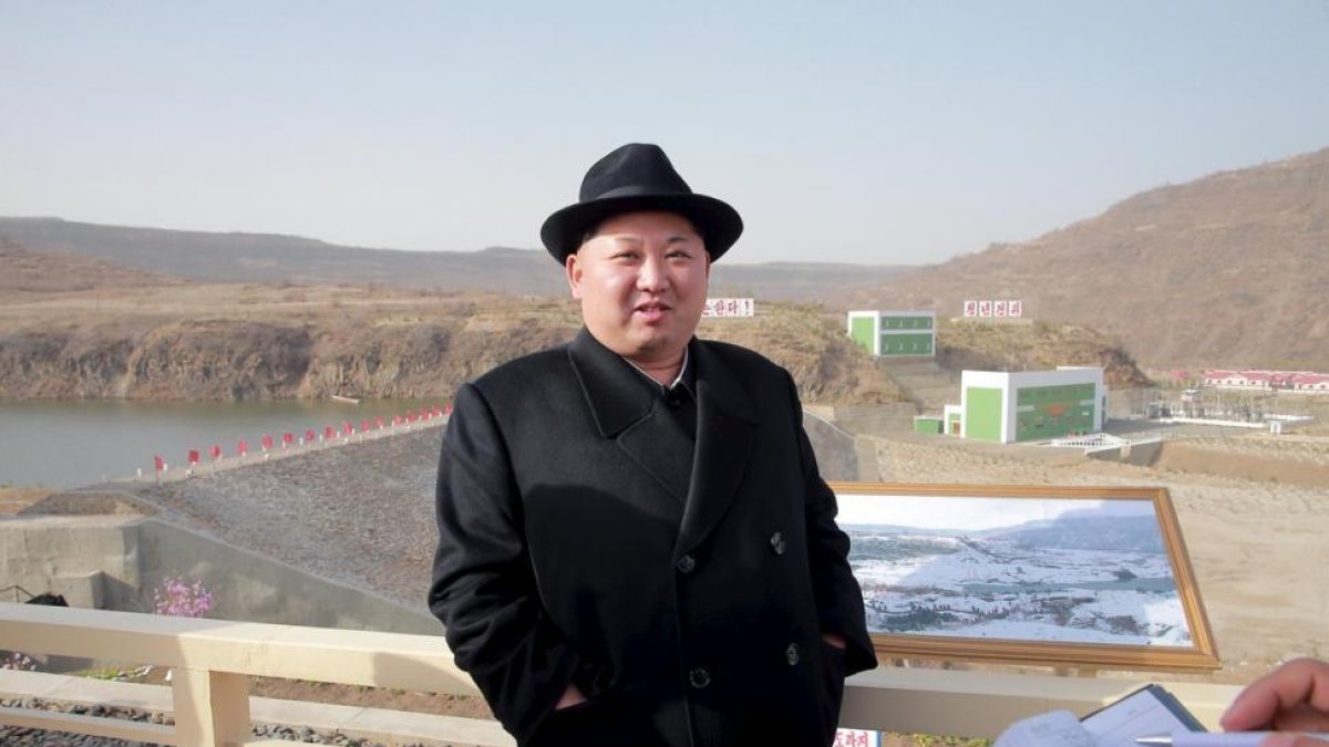 Una de las últimas fotos de Kim Jong-un.-KCNA / REUTERS