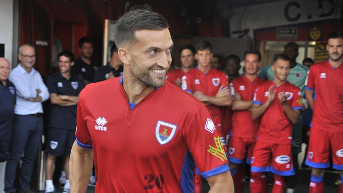 Grego ha venido jugando de central en los tres partidos de pretemporada que ha jugado el Numancia.-Luis Ángel Tejedor