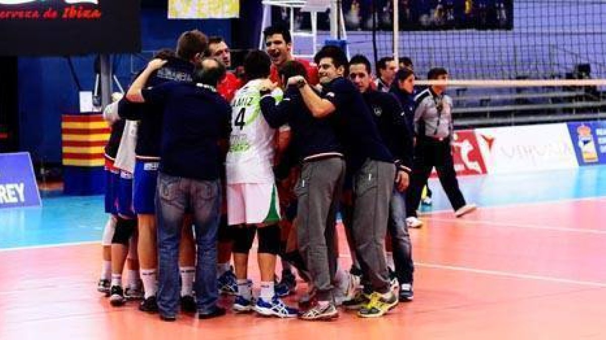 El CMA quiere pasar página de la Copa con una victoria en la cancha de Cajasol. / RFEVB-