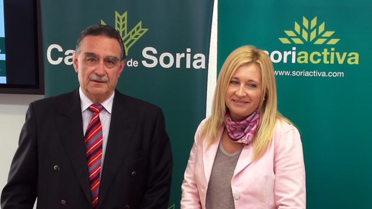 Anselmo García y Blanca García, ayer, durante la presentación del Foro.-J. R. R.