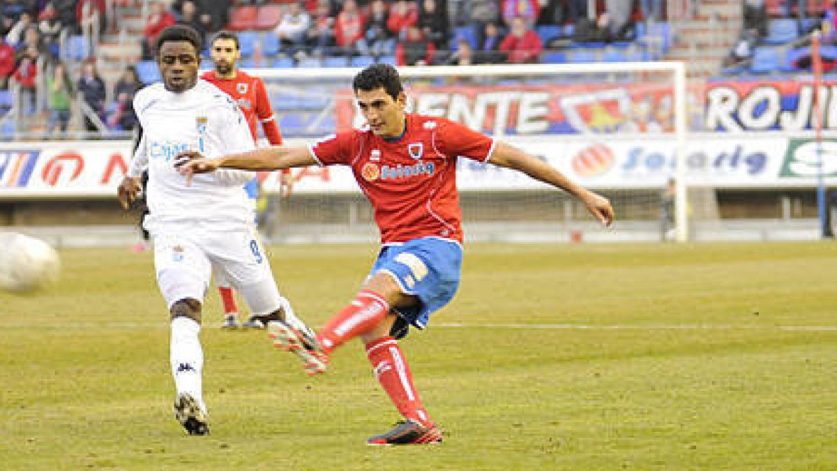 El Numancia rompió ante el Xerez una racha de cinco partidos sin ganar. / DIEGO MAYOR-