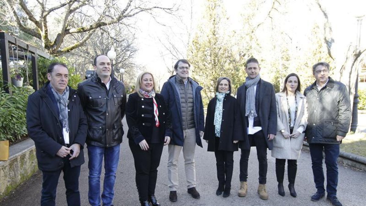 Candidatos del PP junto a Fernández Mañueco-Luis Ángel Tejedor