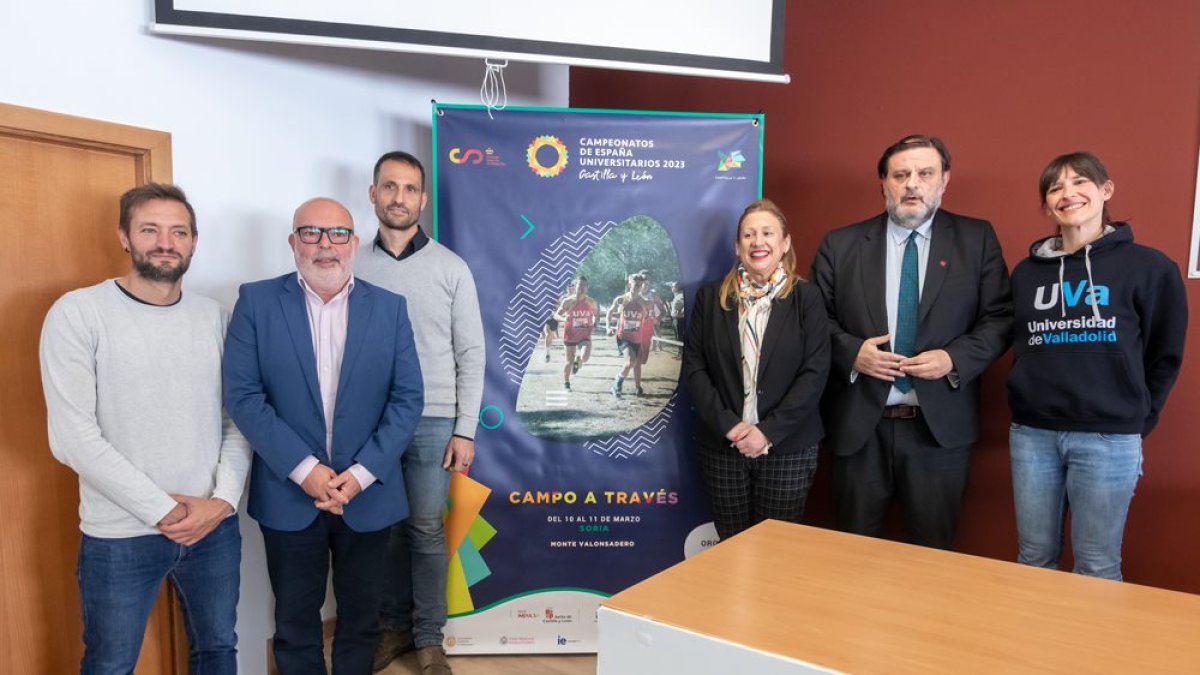 Salvador, Latorre, Rubio, De Gregorio, Ruiz Zapatero y Martín en la presentación del Nacional Universitario de campo a través. GONZALO MONTESEGURO