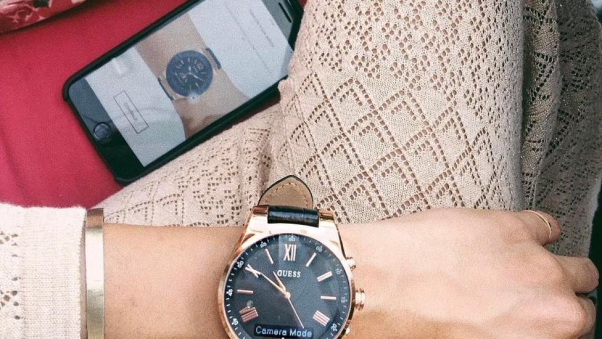 Foto de Instagram de la influencer @galagonzalez donde explicaba las funciones de su reloj.-INSTAGRAM