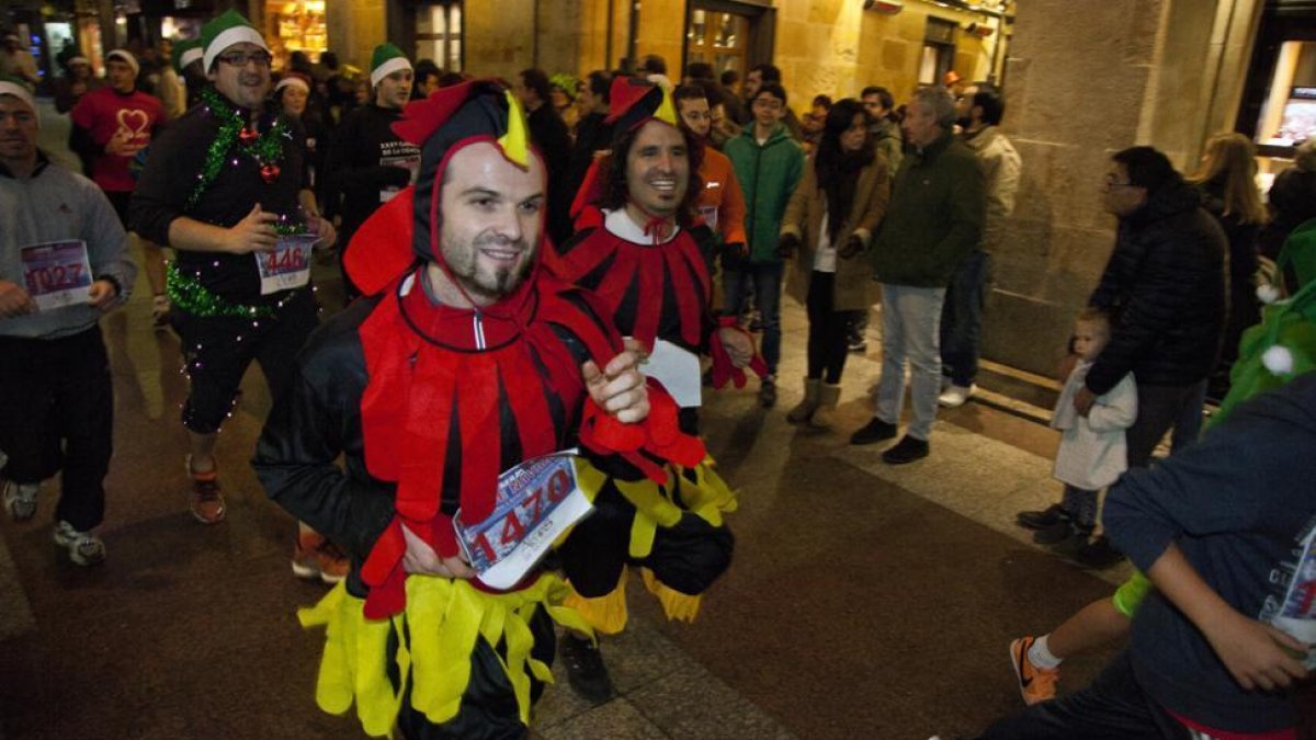La carrera del Puente del Canto tendrá en la plaza Mayor el escenario de la salida y de la llegada.-Diego Mayor