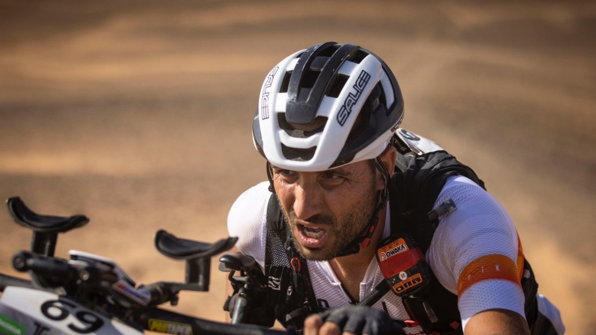 José Luis Gómez Miranda, Selu, en pleno esfuerzo en la Titan Desert. HDS