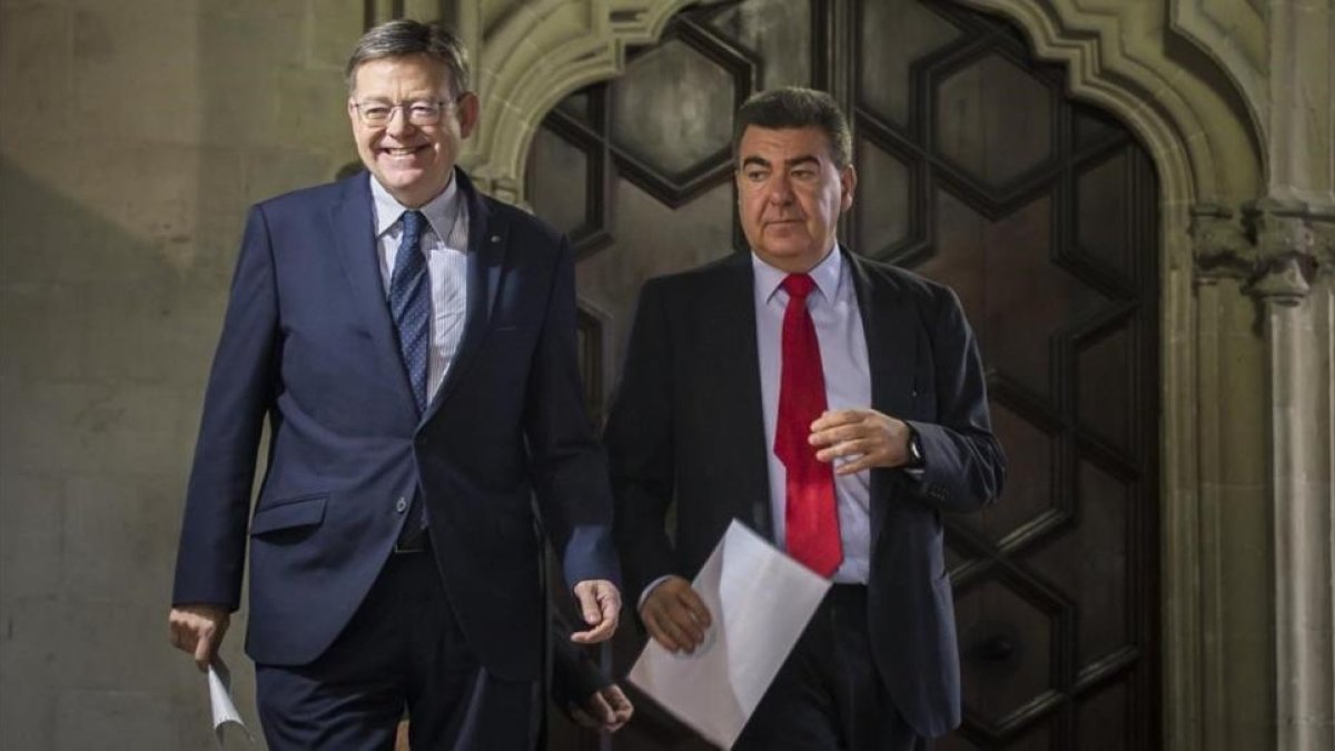 Ximo Puig, presidente de la Generalitat valenciana, y Carlos Bertomeu, consejero delegado de Air Nostrum.-MIGUEL LORENZO