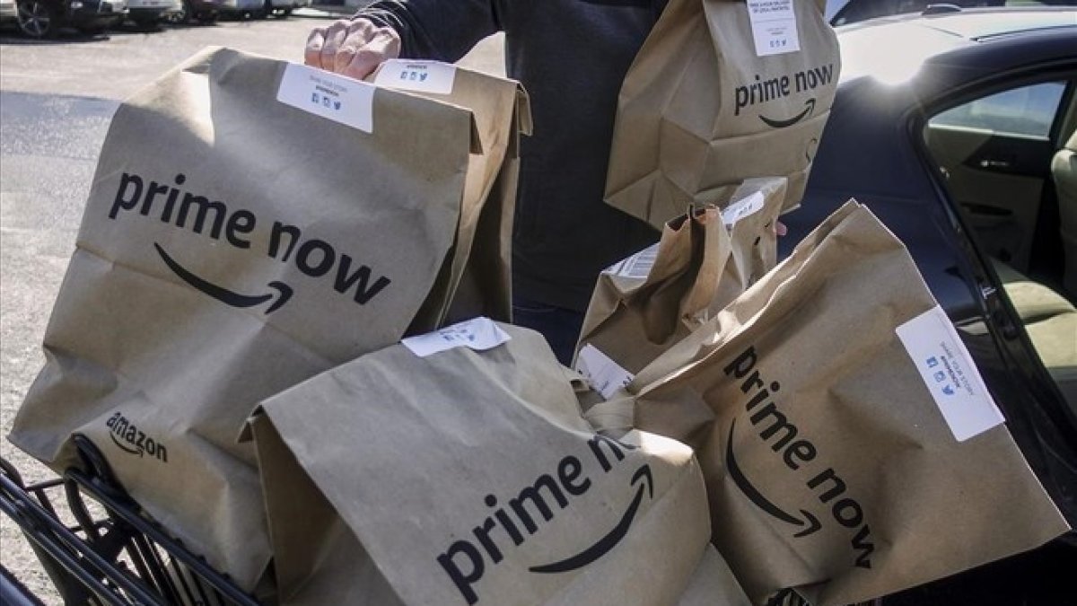 Bolsas de Amazon Prime Now.-AP / JOHN MINCHILLO