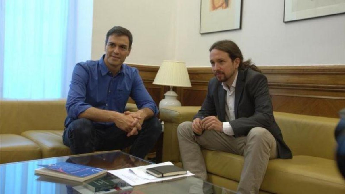 Pedro Sánchez y Pablo Iglesias.-DAVID CASTRO