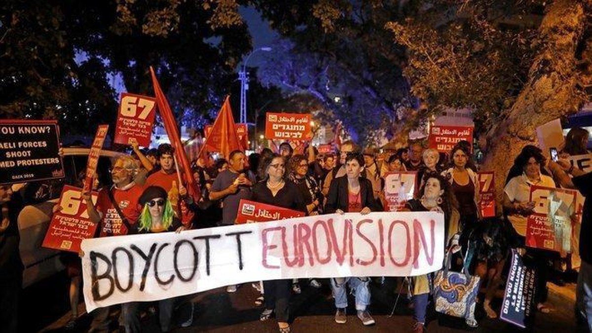 Cientos de israelís se manifiestan en Tel Avic con motivo de Eurovisión 2019.-MENAHEM KAHANA AFP